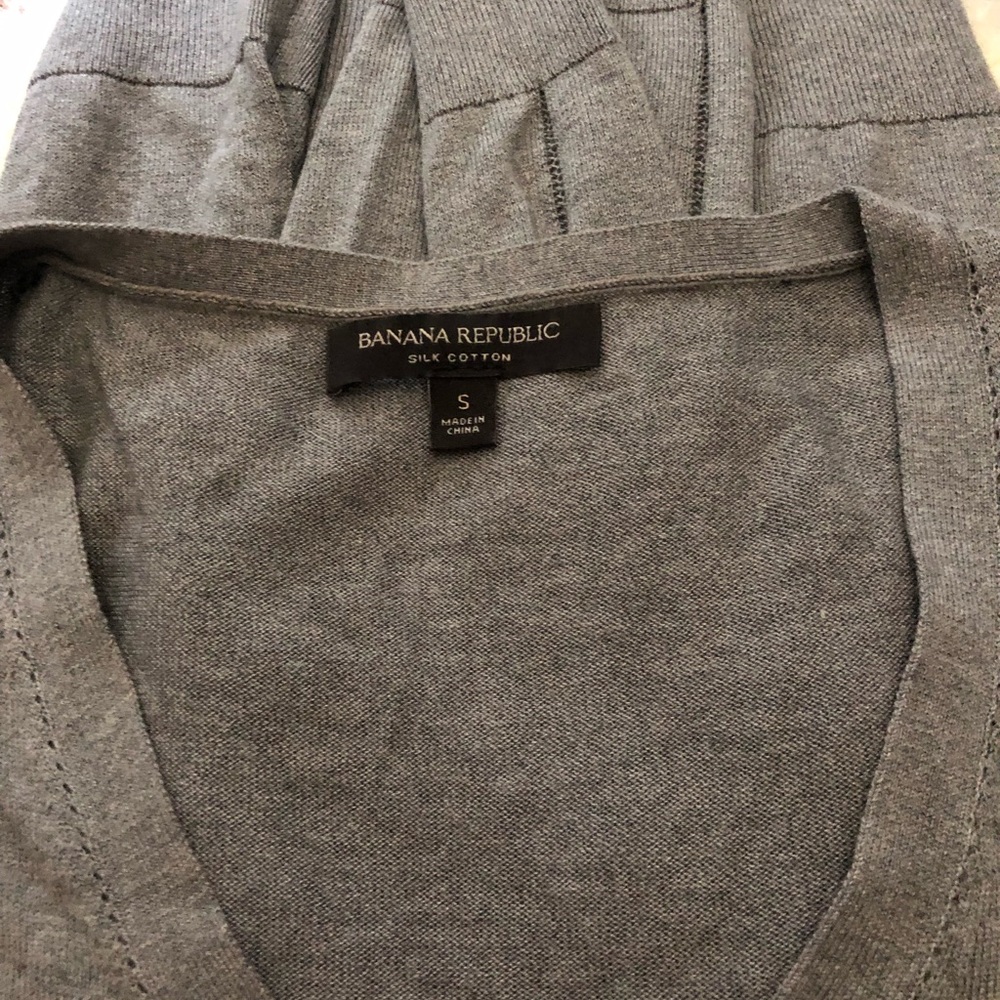 Banana Republic v neck - Picture 2 of 5